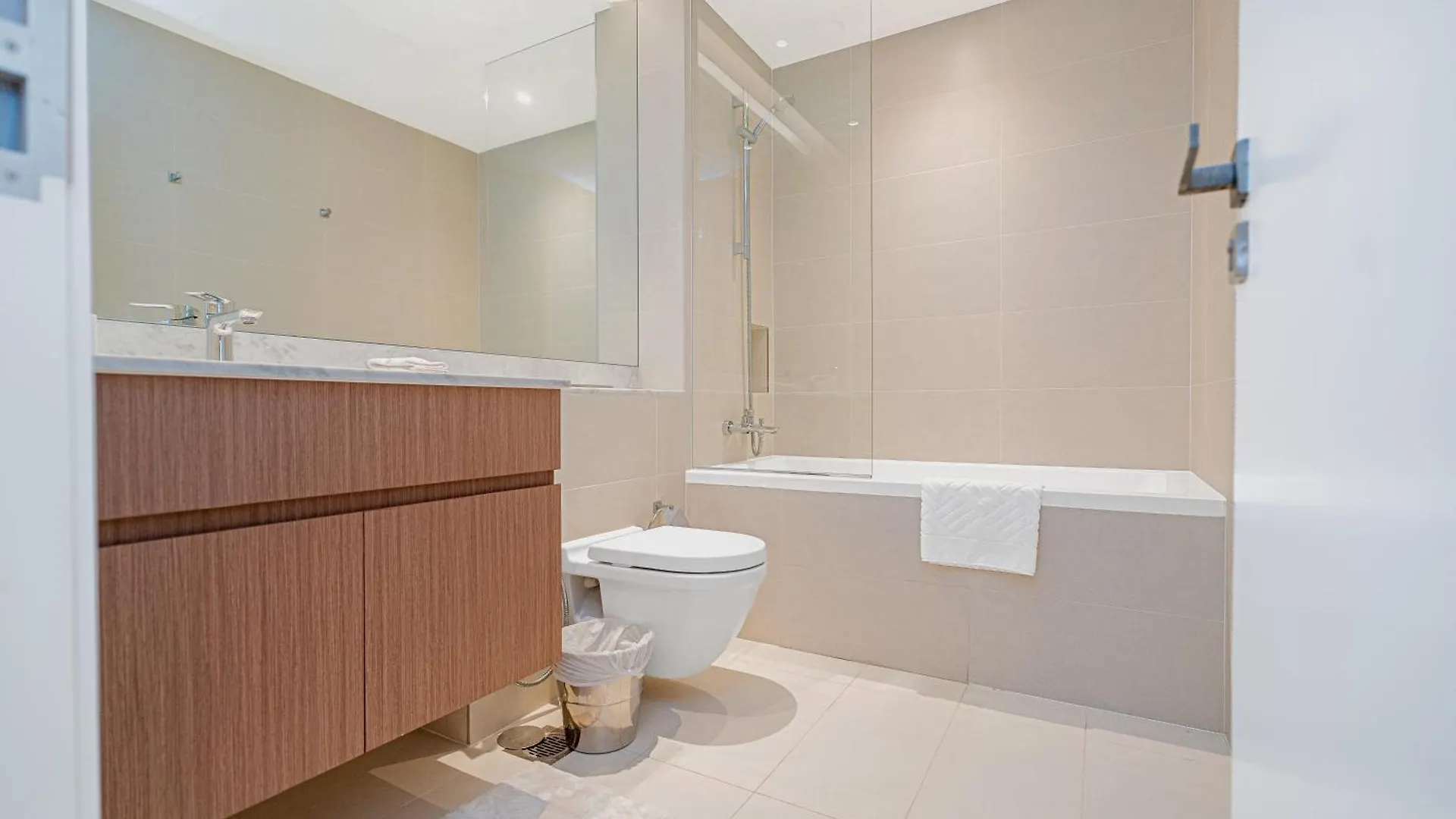 Apartamento Escape24 - Luxury 2Br In La Rive 3 With Beach Access At La Mer Jumeriah 1 Dubái
