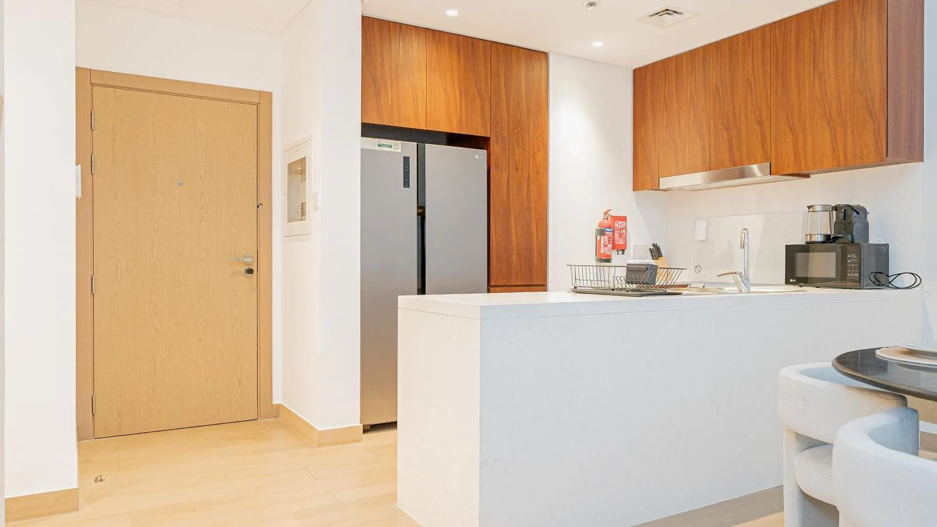 דירה Escape24 - Luxury 2Br In La Rive 3 With Beach Access At La Mer Jumeriah 1 דובאי