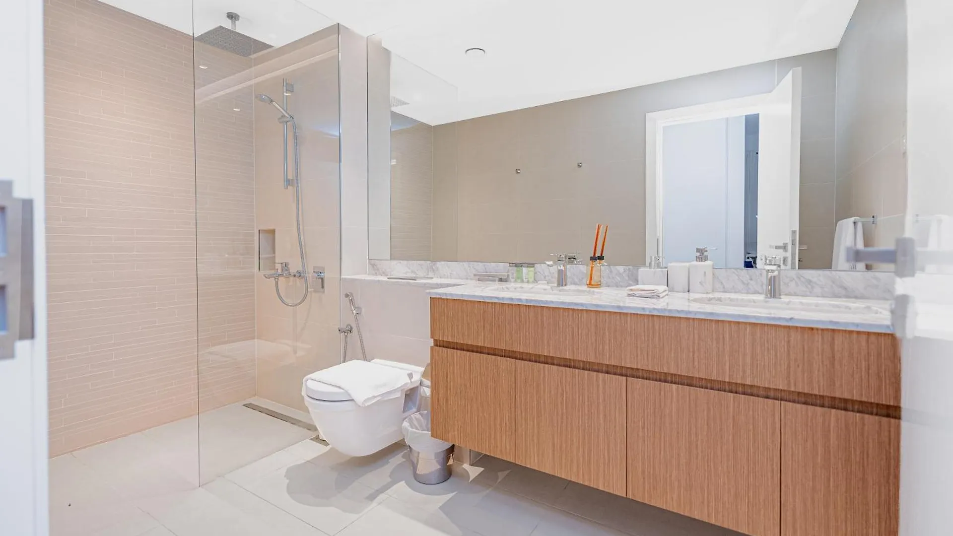 Escape24 - Luxury 2Br In La Rive 3 With Beach Access At La Mer Jumeriah 1 Dubai Forenede Arabiske Emirater