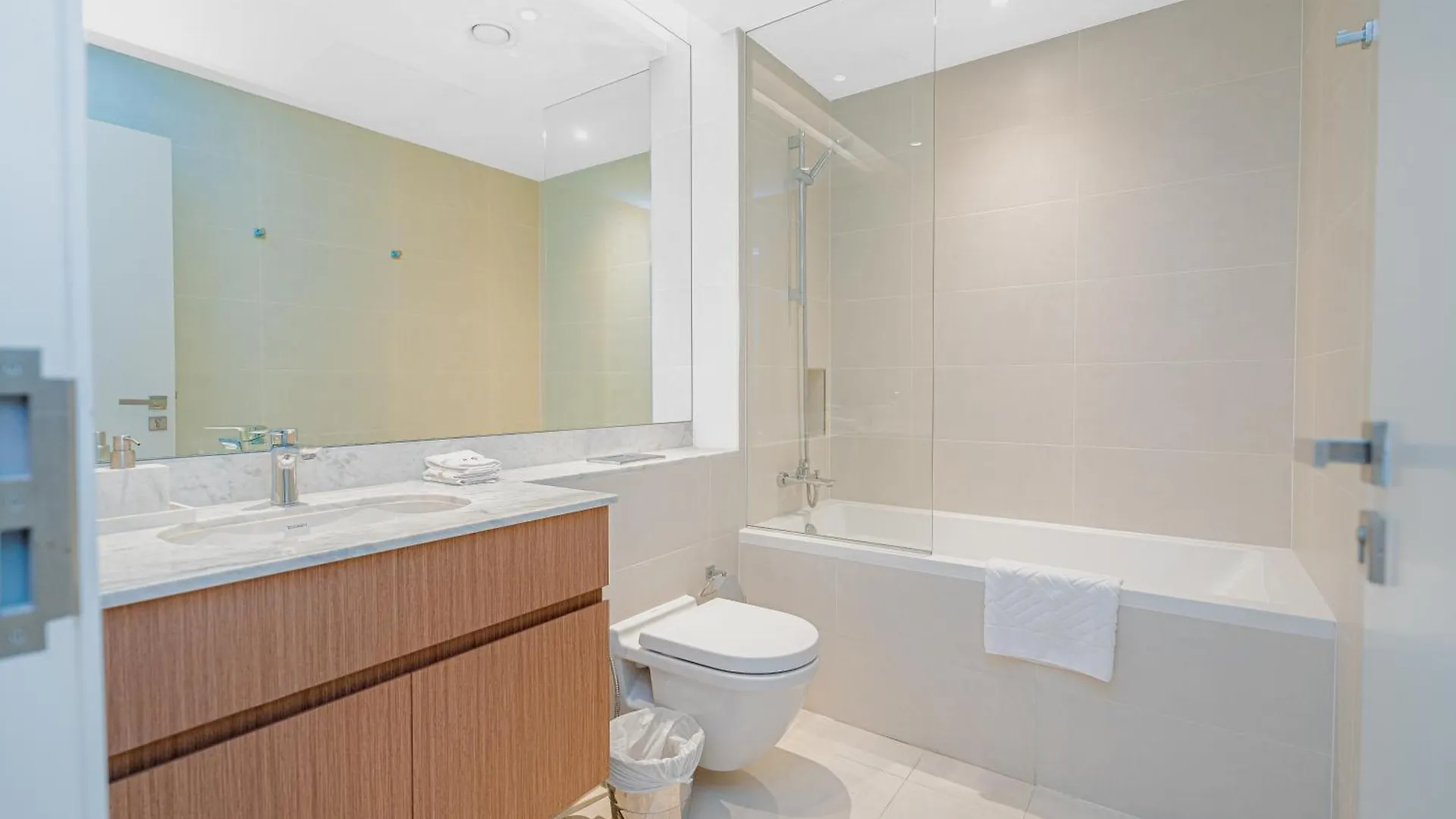 Escape24 - Luxury 2Br In La Rive 3 With Beach Access At La Mer Jumeriah 1 Dubai Lejlighed